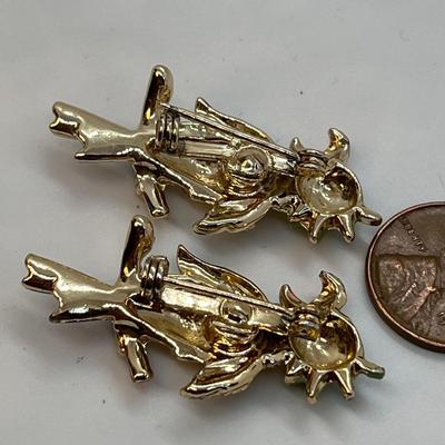 VINTAGE WHACKY CUCKOO BIRDIE PINS PAIR