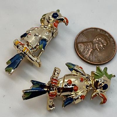 VINTAGE WHACKY CUCKOO BIRDIE PINS PAIR