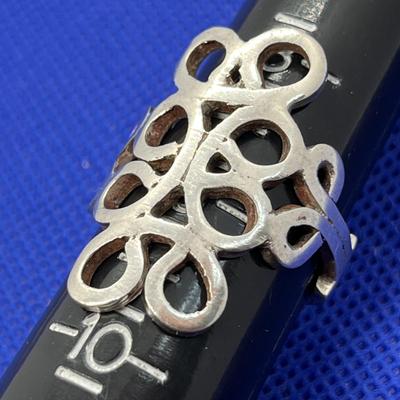 STYLING TWISTED LOOP STURDY RING