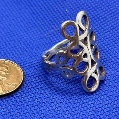 STYLING TWISTED LOOP STURDY RING