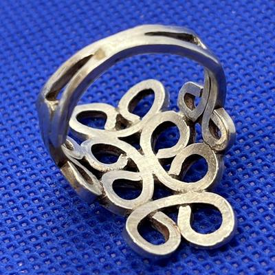 STYLING TWISTED LOOP STURDY RING