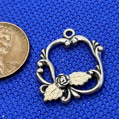 â€œSTERâ€ LEAF CHARM