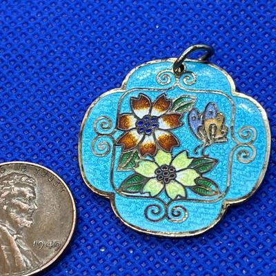 CLOISONNE ENAMEL FLORAL DESIGN PENDANT