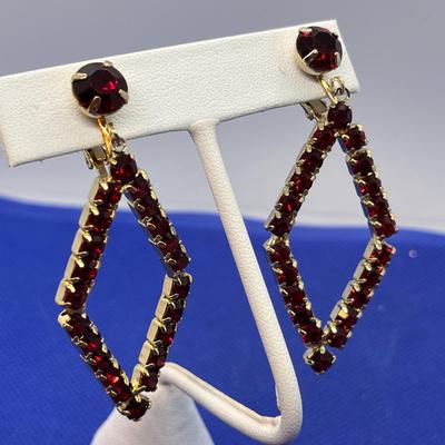 PRETTY VINTAGE RED RHINESTONE EARRINGS