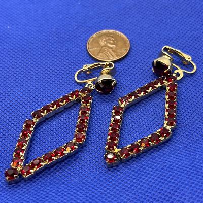 PRETTY VINTAGE RED RHINESTONE EARRINGS