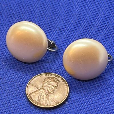 VINTAGE â€œMARVELLAâ€ PEARLY BUTTON EARRINGS