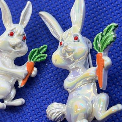 BUNNY RABBIT PINS PAIR