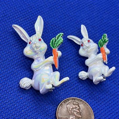 BUNNY RABBIT PINS PAIR