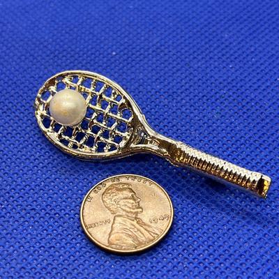 VINTAGE TENNIS RACQUET PIN