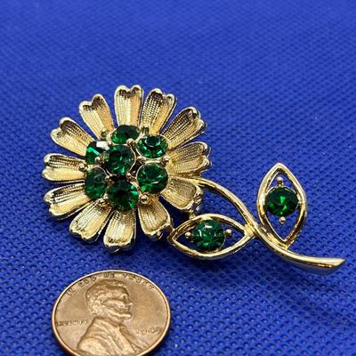 VINTAGE GREEN RHINESTONE FLOWER PIN