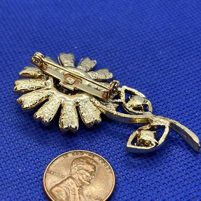 VINTAGE GREEN RHINESTONE FLOWER PIN