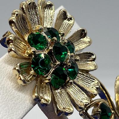VINTAGE GREEN RHINESTONE FLOWER PIN