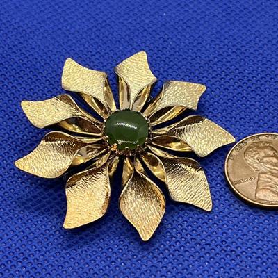 VINTAGE GREEN CENTER PIN