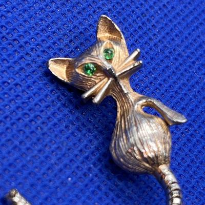 WHISKERED CAT PIN