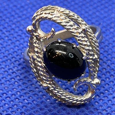 SHINY SILVER TONE RING BLACK CENTER STONE