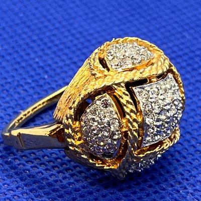 FLASHY â€œVENDOMEâ€ GOLD, SILVER TONE RING