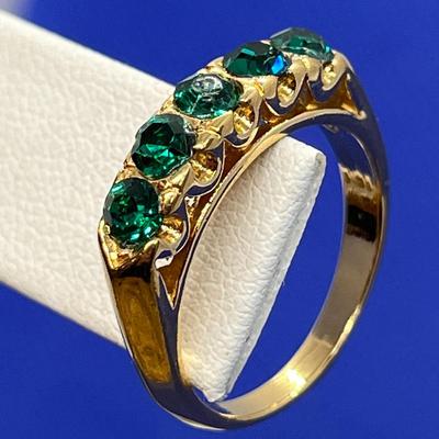 GREEN RHINESTONE RING SIZE 6