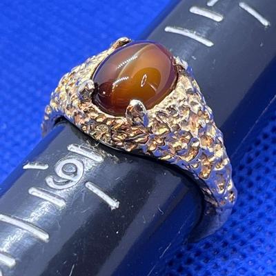 GOLD TONE METAL RING DEEP AMBER STONE