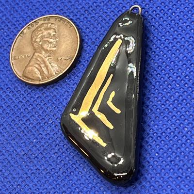 MODERN GLASS BOOMERANG PENDANT