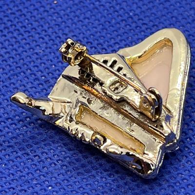 VINTAGE GRAND PIANO PIN