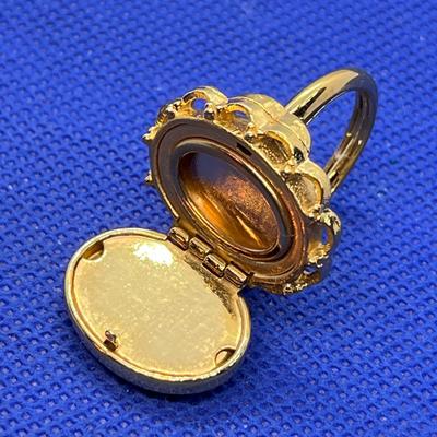 LOVELY LOCKET RING SIZE 7-1/4