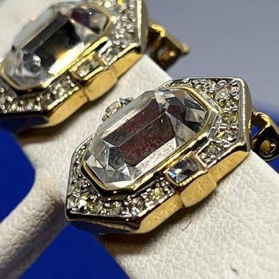 VINTAGE CLIP-ON EARRINGS UNDERSTATED LOOK