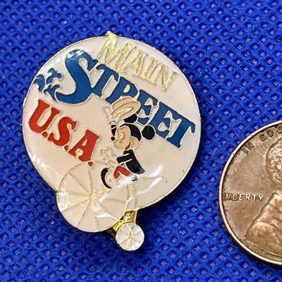 DISNEY MAIN STREET ENAMELED PIN