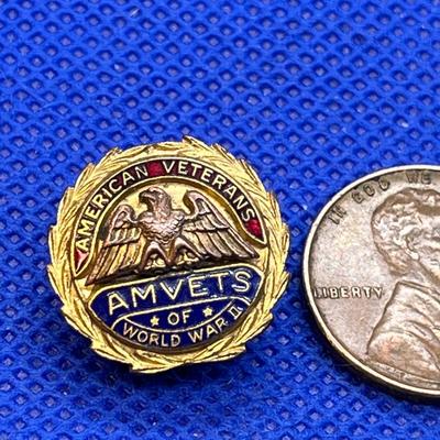 VINTAGE WWII AMERICAN VETERANS PIN 