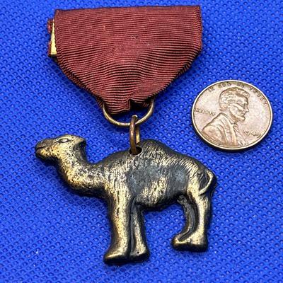 VINTAGE RIBBON WITH CAMEL FOB