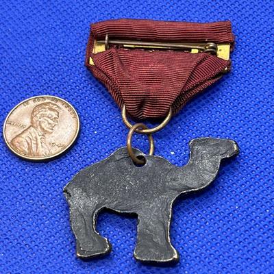 VINTAGE RIBBON WITH CAMEL FOB