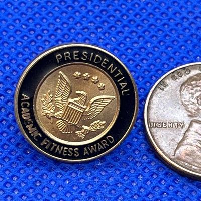 PRESIDENTIAL FITNESS AWARD BUTTON LAPEL PIN