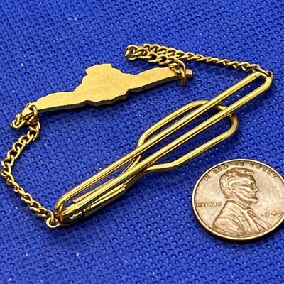 EXCELLENT MENâ€™S TIE BAR U.S.A. WINGED SHIELD