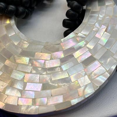 LARGE SEA SHELL MOSAIC ISLANDER NECKLACE