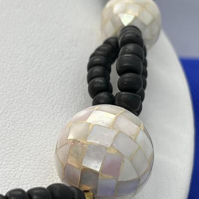 LARGE SEA SHELL MOSAIC ISLANDER NECKLACE