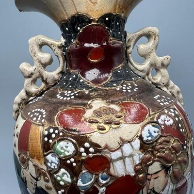 Vintage Japanese Oriental Earthenware Hand Painted Decorated Moriage Gilt Art Vase