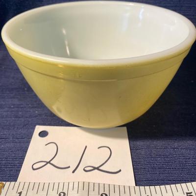 Vintage Pyrex 401 1.5 Pint Yellow Bowl