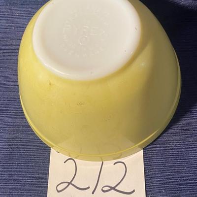 Vintage Pyrex 401 1.5 Pint Yellow Bowl