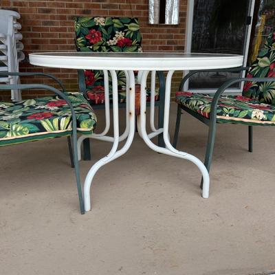Patio Table 4 Chairs
