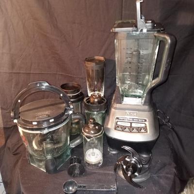 NINJA BLENDER WITH ALL THE EXTRAS