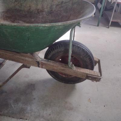 Contractor Grade Metal Pan Wheelbarrow