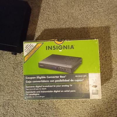 PANASONIC DVD/CD PLAYER WITH REMOTE AND IINSIGNIA CONVERTER BOX