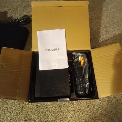 PANASONIC DVD/CD PLAYER WITH REMOTE AND IINSIGNIA CONVERTER BOX