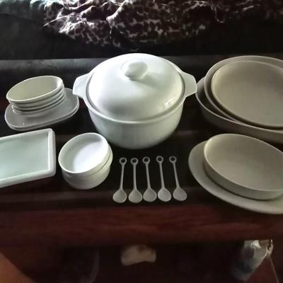 WHITE STONEWARE BAKEWARE