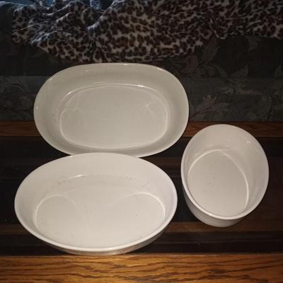 WHITE STONEWARE BAKEWARE