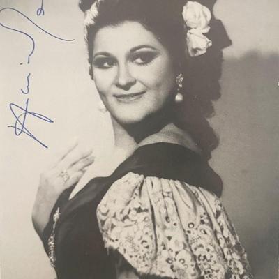 Operatic soprano Adriana Maliponte signed photo