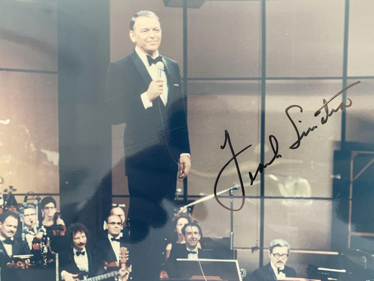 FRANK SINATRA signed autographed photo a gentleman COA Hologram main image 0