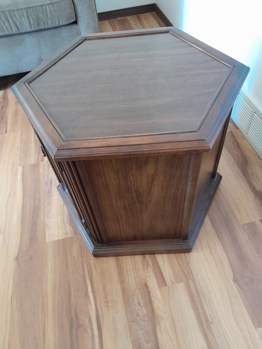 Hexagon end table with storage (1)