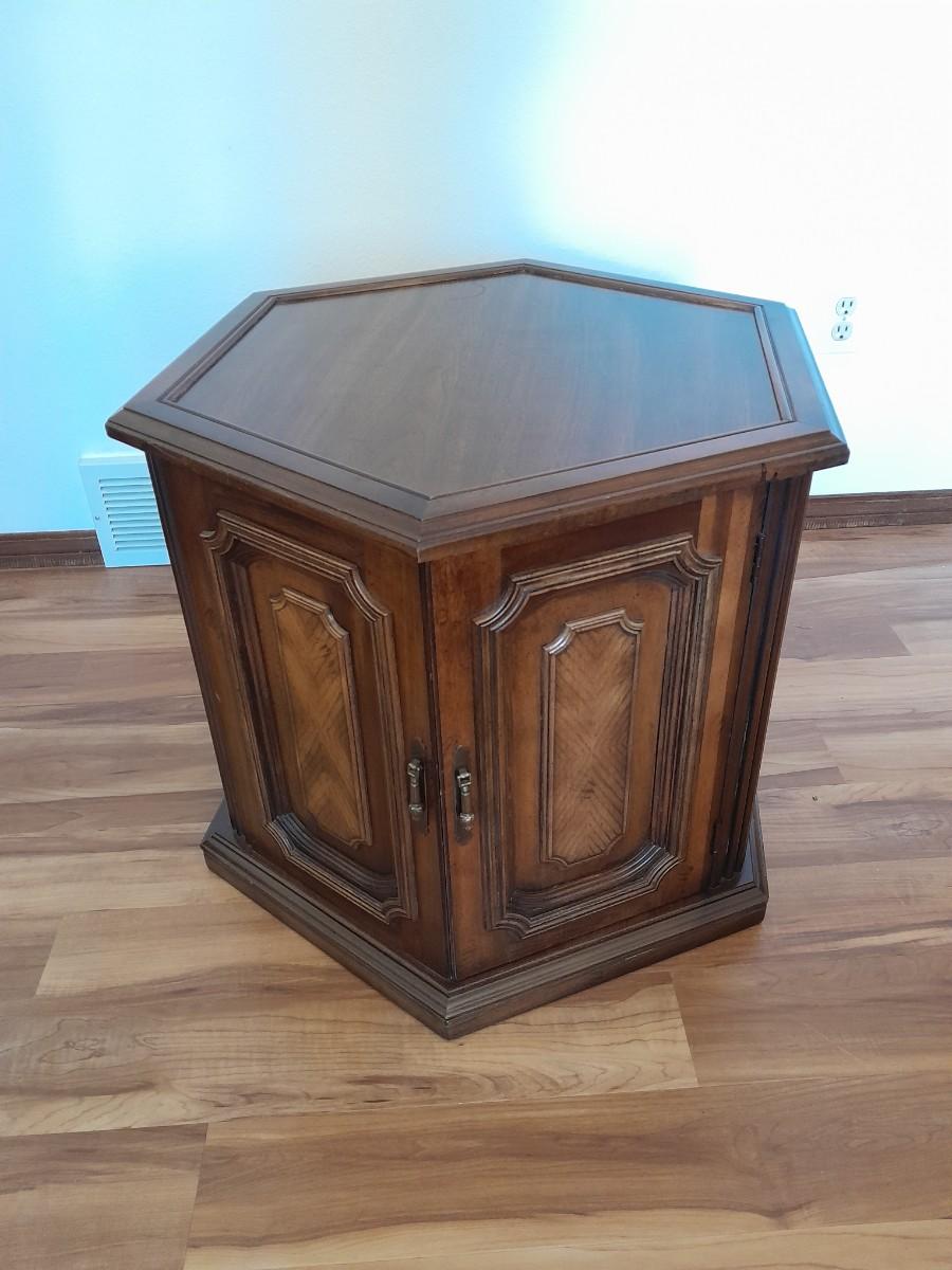 Hexagon end table with storage (1)
