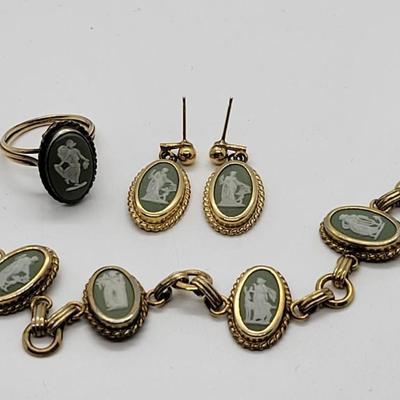 LOT46: Wedgewood Green Jasperware pierced earrings, ring (SZ7), bracelet (8