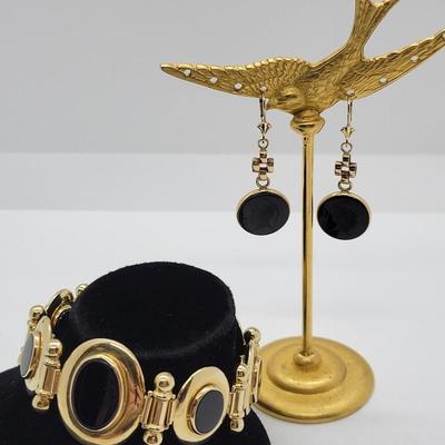 LOT47: 38.3g tw Reversible 14K yellow gold multi colored gemstone/Black Onyx Intaglio bracelet with 14K Black Onyx Intaglio earrings